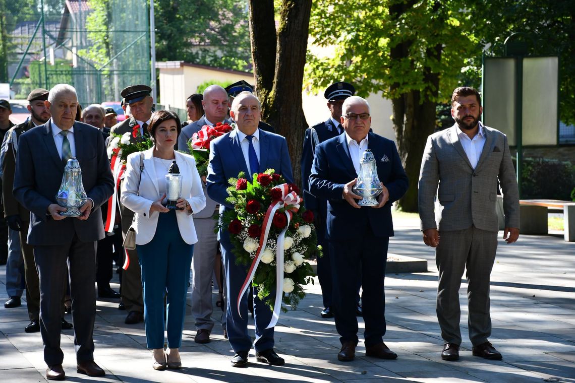 Dąbrowa Tarnowska oddała hołd bohaterom. Obchody Bitwy Warszawskiej i Święta Wojska Polskiego Dąbrowa Tarnowska oddała hołd bohaterom. Obchody Bitwy Warszawskiej i Święta Wojska Polskiego