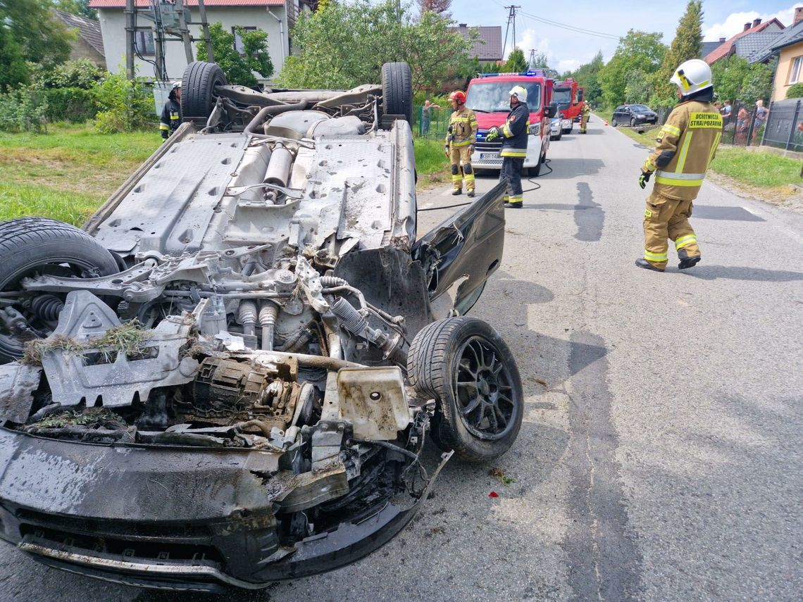 Dachowanie samochodu osobowego w Biesiadkach k/Brzeska