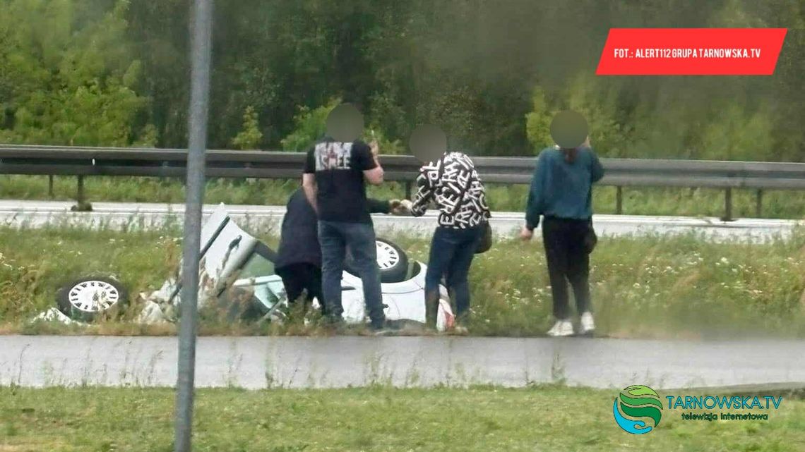 Dachowanie samochodu osobowego w Ładnej