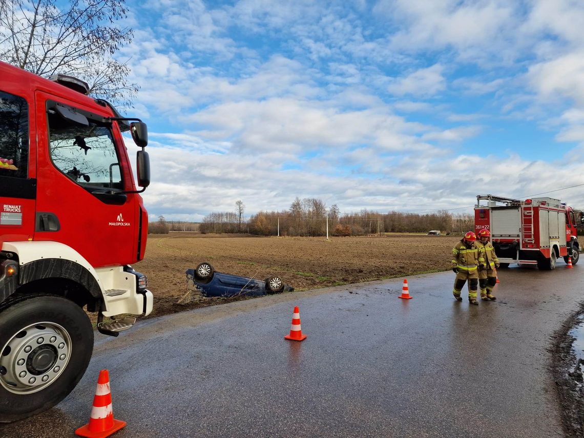 Dachowanie samochodu w Łęgu Tarnowskim