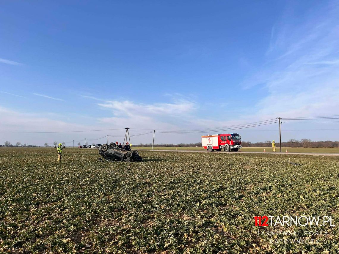 Dachowanie seata w Niecieczy. Kierowcy brak!