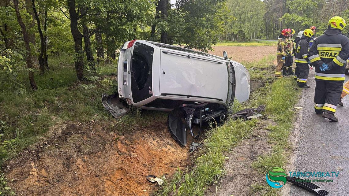 Dachowanie volkswagena w Woli Rzędzińskiej. Pięć osób w szpitalu