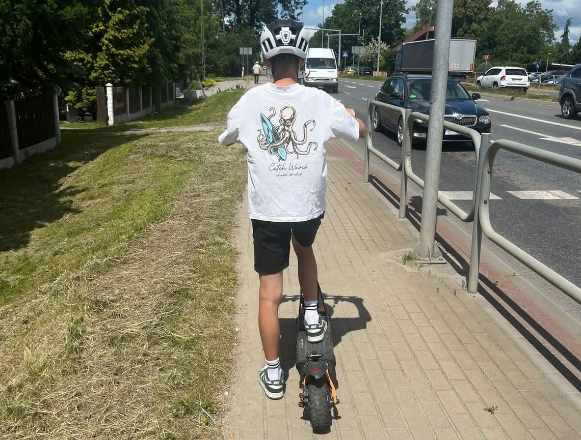 Dębica. Wypadek 14-latka na hulajnodze elektrycznej. Nastolatek trafił do szpitala w Rzezowie