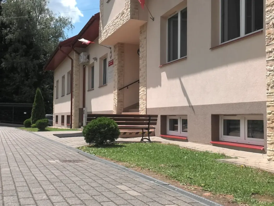 Domy wczasów dziecięcych zostają. Minister Nowacka wstrzymała likwidację. Co dalej z Jodłówką Tuchowską?