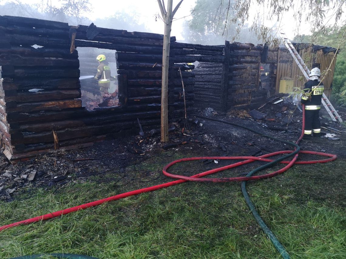 Duży pożar w Falkowej. Spłonął drewniany dom 