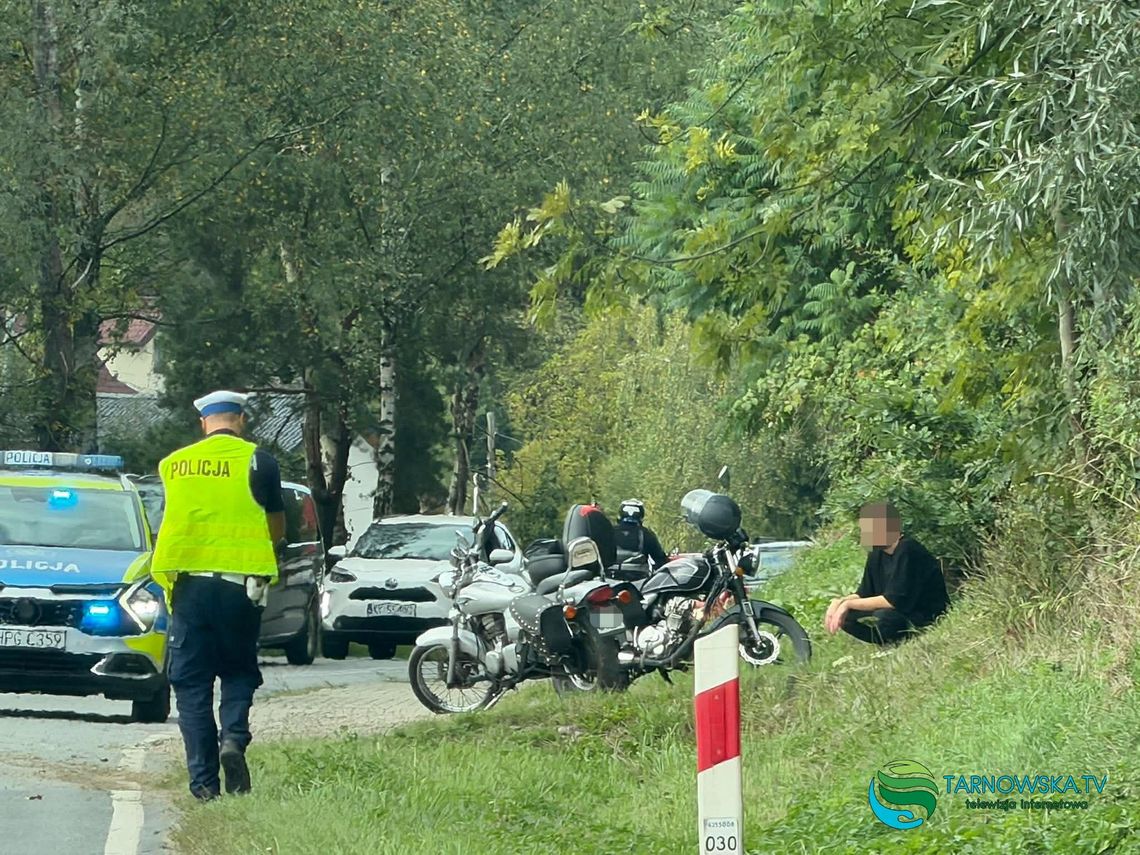 Dwa groźne zdarzenia z udziałem motocyklistów. Osa pod kaskiem i zderzenie podczas wyprzedzania Dwa groźne zdarzenia z udziałem motocyklistów. Osa pod kaskiem i zderzenie podczas wyprzedzania