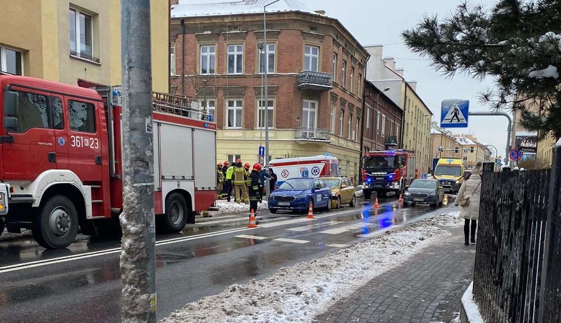Dwa zdarzenia drogowe na Mickiewicza w Tarnowie