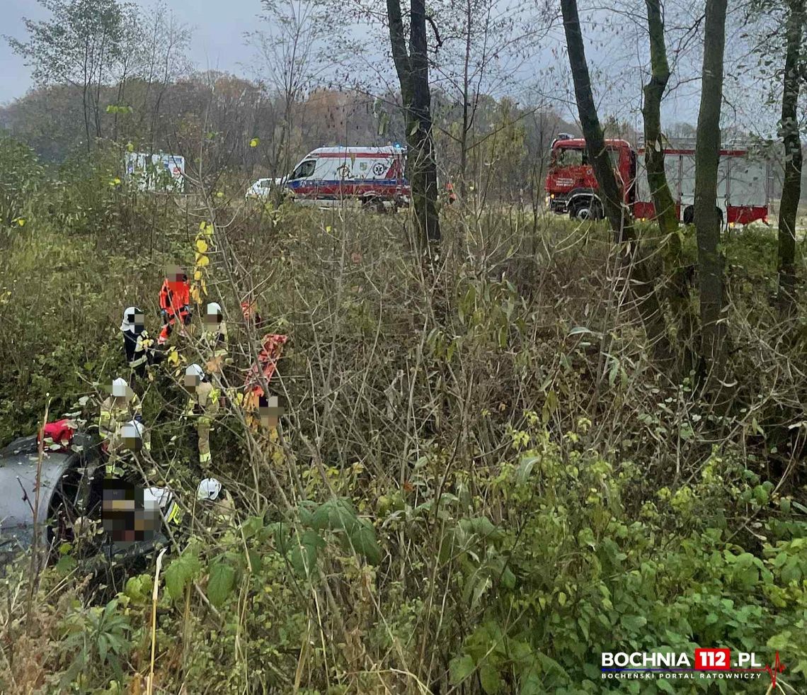 Dwie osoby ranne w powiecie bocheńskim. Samochód wjechał do rzeki