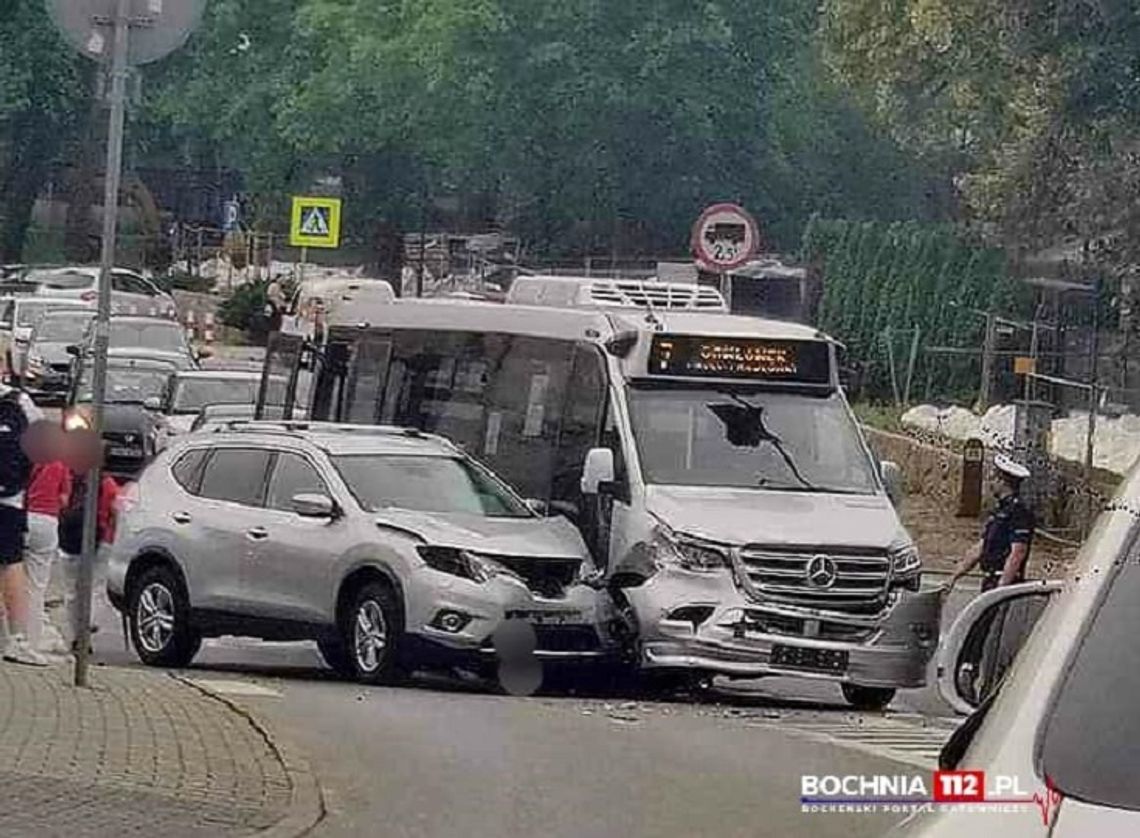 Bochnia. Wypadek na ul. Konstytucji 3 maja. Jedna osoba została poszkodowana