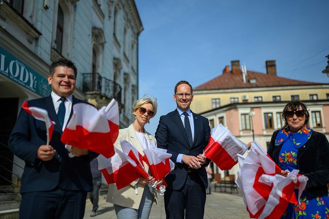 "Flaga na samochód" to coroczna akcja tarnowskiego magistratu