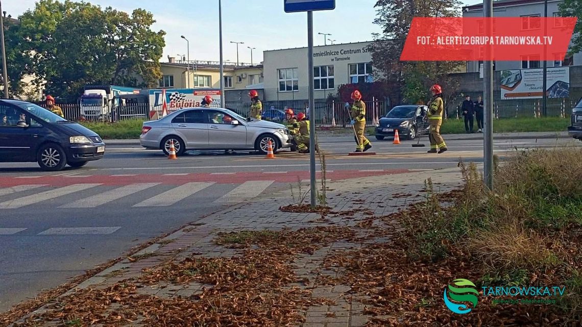 Groźny wypadek na Krakowskiej w Tarnowie. 75-letni kierowca trafił do szpitala Groźny wypadek na Krakowskiej w Tarnowie. 75-letni kierowca trafił do szpitala