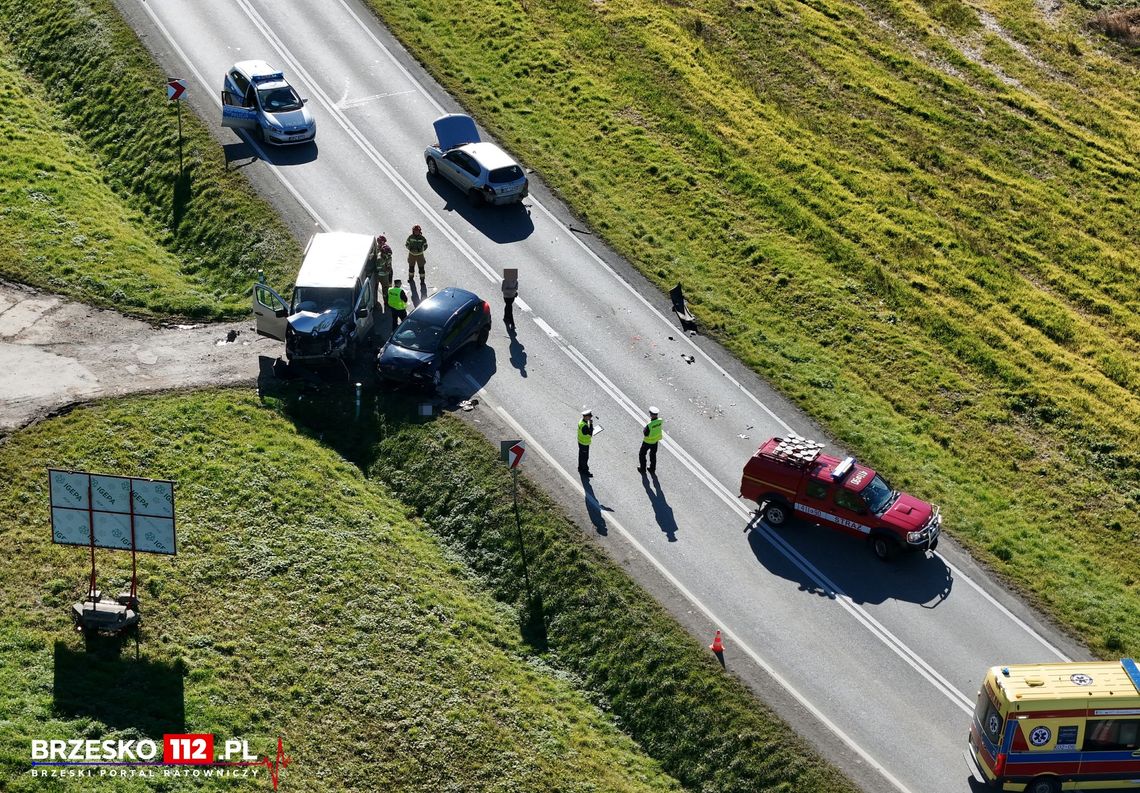 Groźny wypadek przed Brzeskiem. 4 osoby w szpitalu