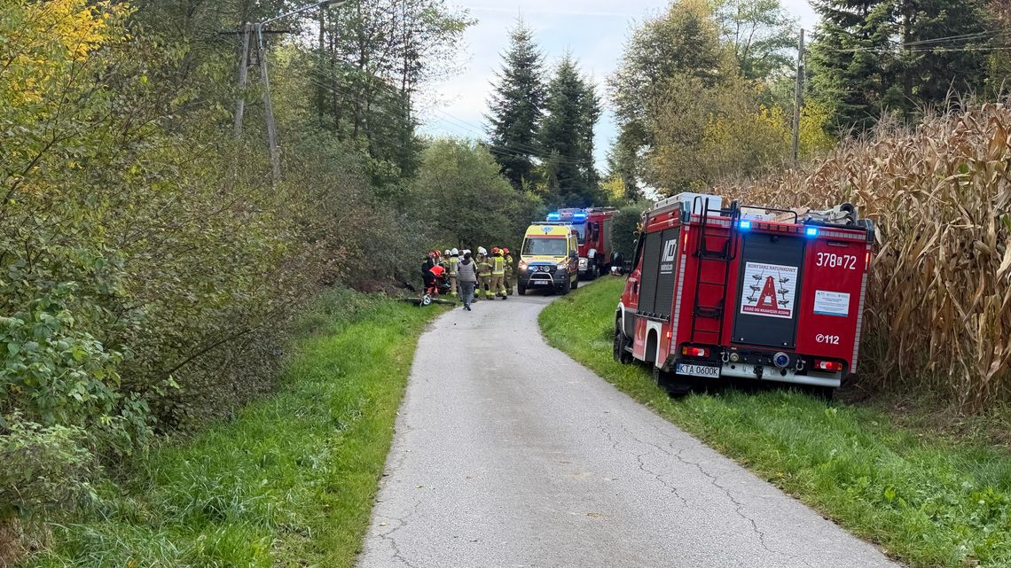 Groźny wypadek w Porębie Radlnej. Zderzyli się dwaj młodzi motocykliści. Droga całkowicie zablokowana Groźny wypadek w Porębie Radlnej. Zderzyli się dwaj młodzi motocykliści. Droga całkowicie zablokowana
