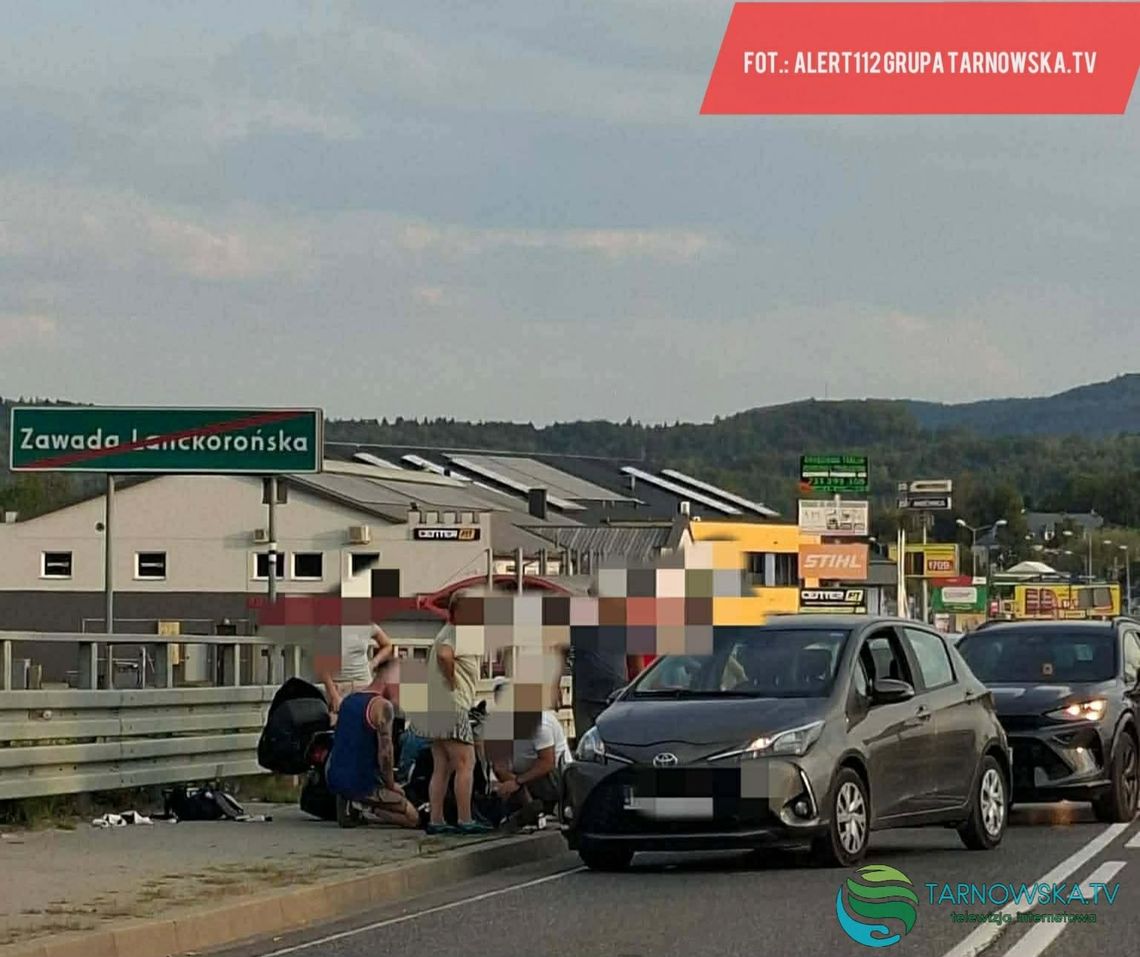Groźny wypadek w Zakliczynie. Motocykl zderzył się z Toyotą tuż przy moście na Dunajcu Groźny wypadek w Zakliczynie. Motocykl zderzył się z Toyotą tuż przy moście na Dunajcu