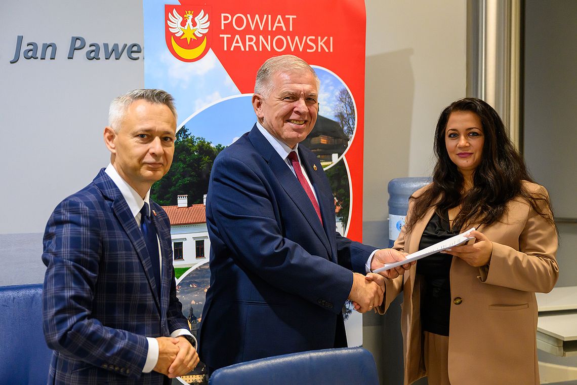 Inwestycja w sport i młodzież – rusza modernizacja boiska przy ZSP w Ryglicach