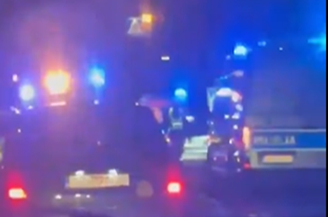 Jedna osoba poszkodowana po czołowym zderzeniu samochodów na Sądecczyźnie [wideo]