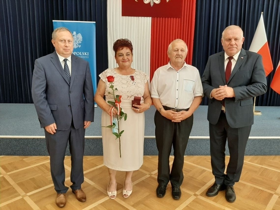 Józefa Kubala z miejscowości Jodłówka – Wałki odznaczona Srebrnym Krzyżem Zasługi