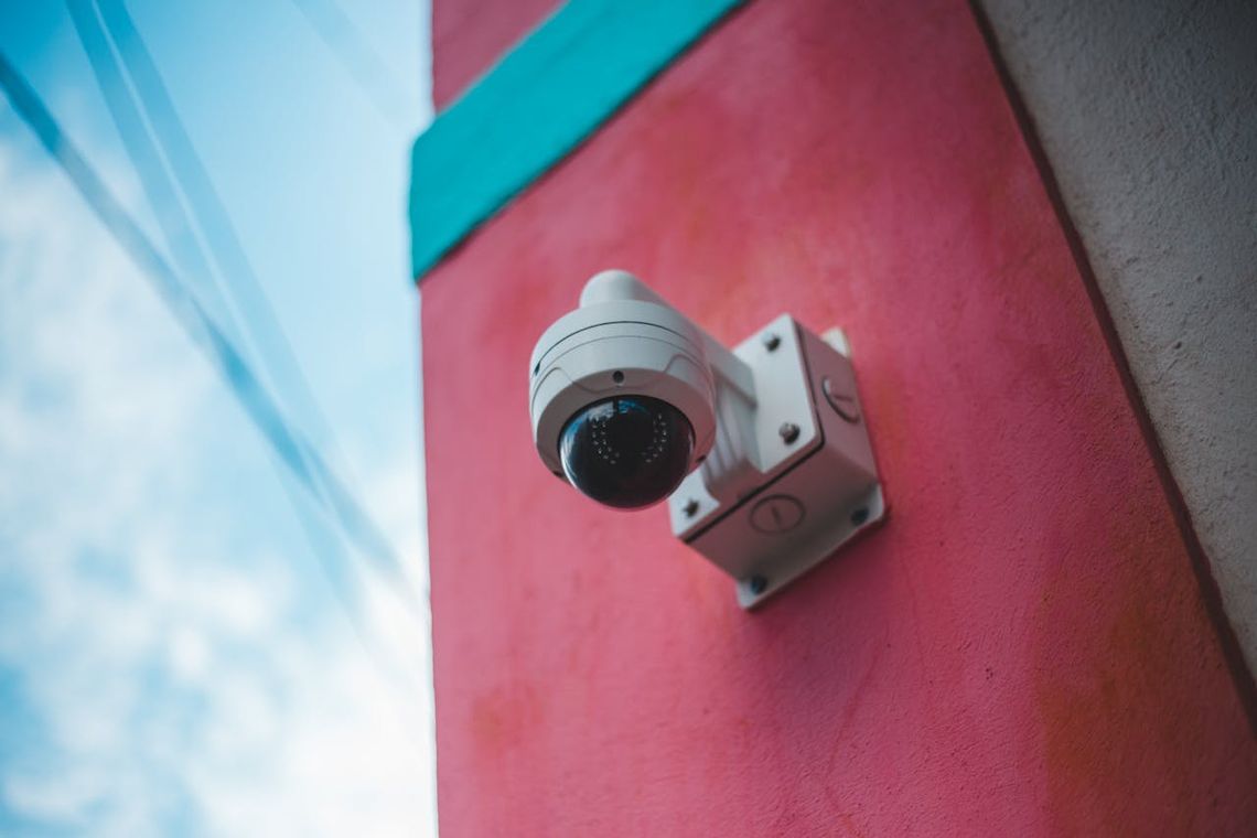 Kamery IP wokół domu – jak zacząć monitoring posesji bez wkręcania się w technikalia? Kamery IP wokół domu – jak zacząć monitoring posesji bez wkręcania się w technikalia?