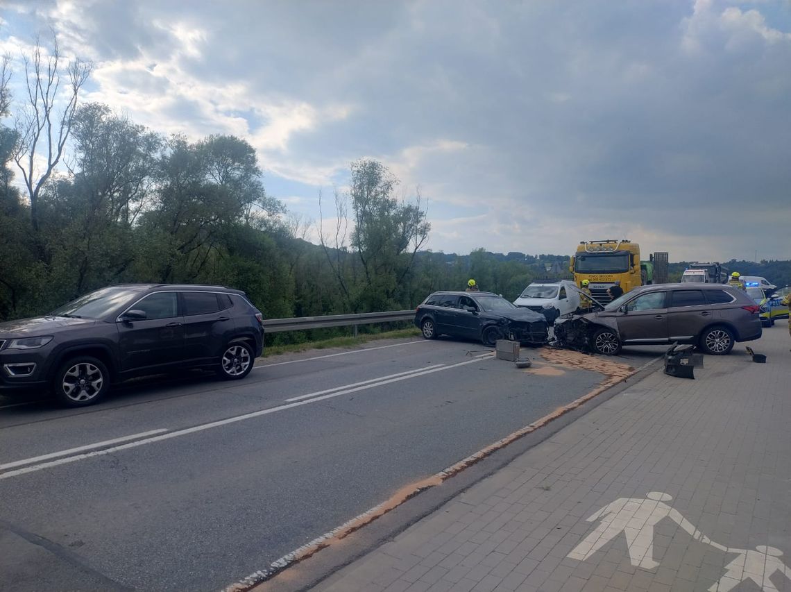Karambol na wjeździe do Zakliczyna. Trzy osoby w szpitalu Karambol na wjeździe do Zakliczyna. Trzy osoby w szpitalu