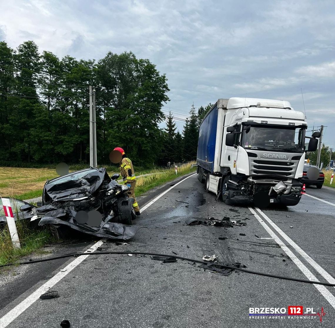 Kierująca bmw i jej pasażerka trafiły do szpitala po wypadku w Jurkowie