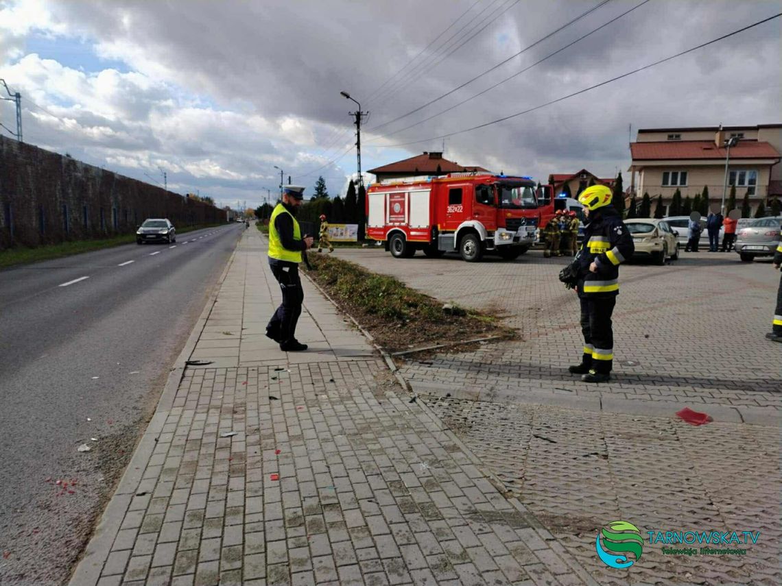 Kierująca seatem najechała na tył forda w Woli Rzędzińskiej. Dziecko w szpitalu! Kierująca seatem najechała na tył forda w Woli Rzędzińskiej. Dziecko w szpitalu!