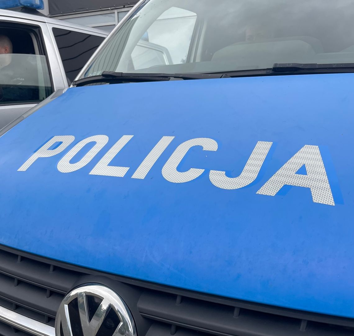 Kolejny dron spadł na Podkarpaciu! Wojskowy bezzałogowiec znaleziony na polach w Wydrzy. Na miejscu służby Kolejny dron spadł na Podkarpaciu! Wojskowy bezzałogowiec znaleziony na polach w Wydrzy. Na miejscu służby