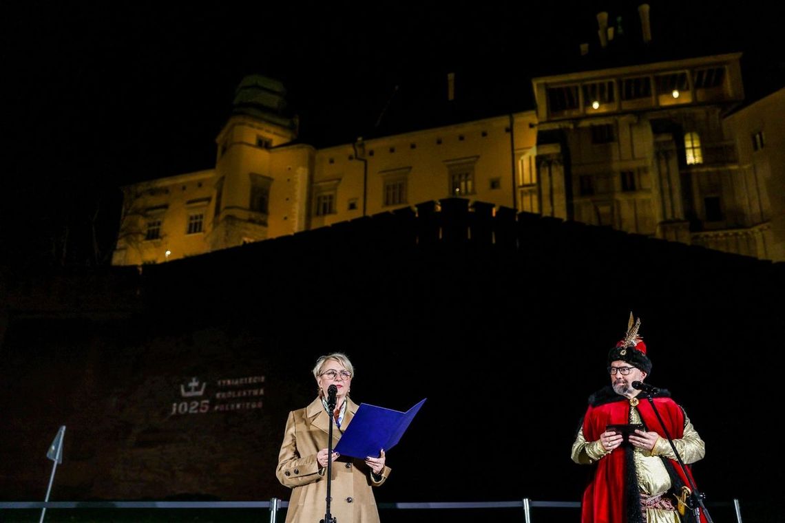 „Korona i Państwo – 1000 lat Królestwa”. Spektakl na murach Zamku Królewskiego na Wawelu „Korona i Państwo – 1000 lat Królestwa”. Spektakl na murach Zamku Królewskiego na Wawelu