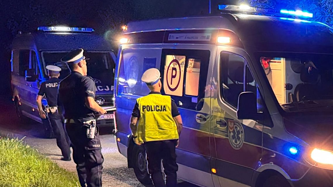 Krwawa noc w Kętach. Cztery osoby ranione nożem, jedna w klatkę piersiową. 23-latek zatrzymany po obławie Krwawa noc w Kętach. Cztery osoby ranione nożem, jedna w klatkę piersiową. 23-latek zatrzymany po obławie