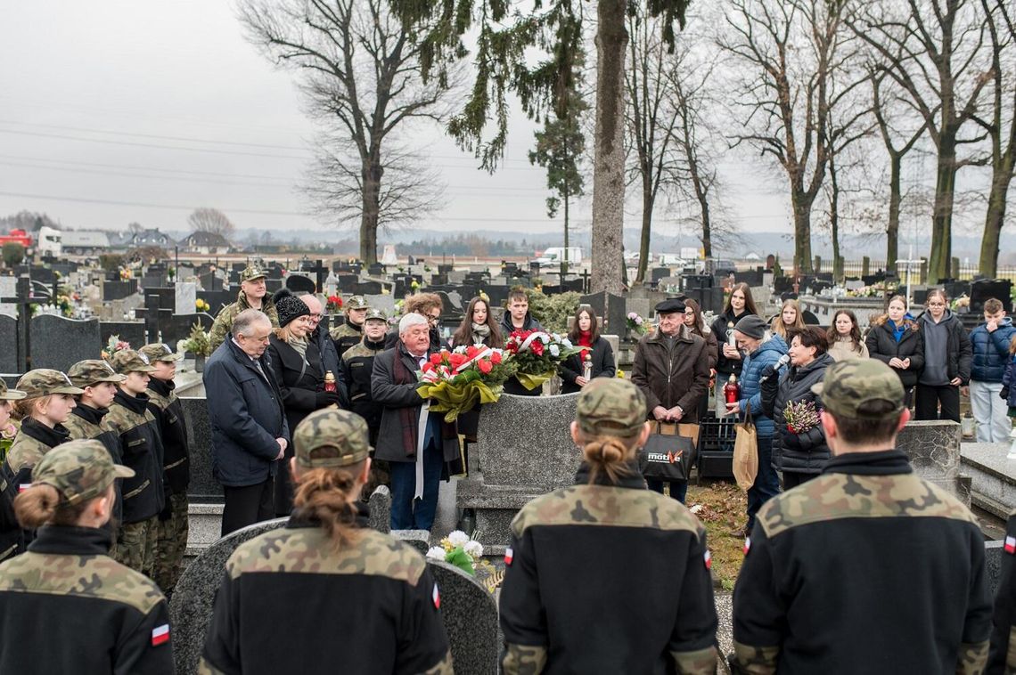 Lekcja historii o Niezłomnych na wojnickim cmentarzu