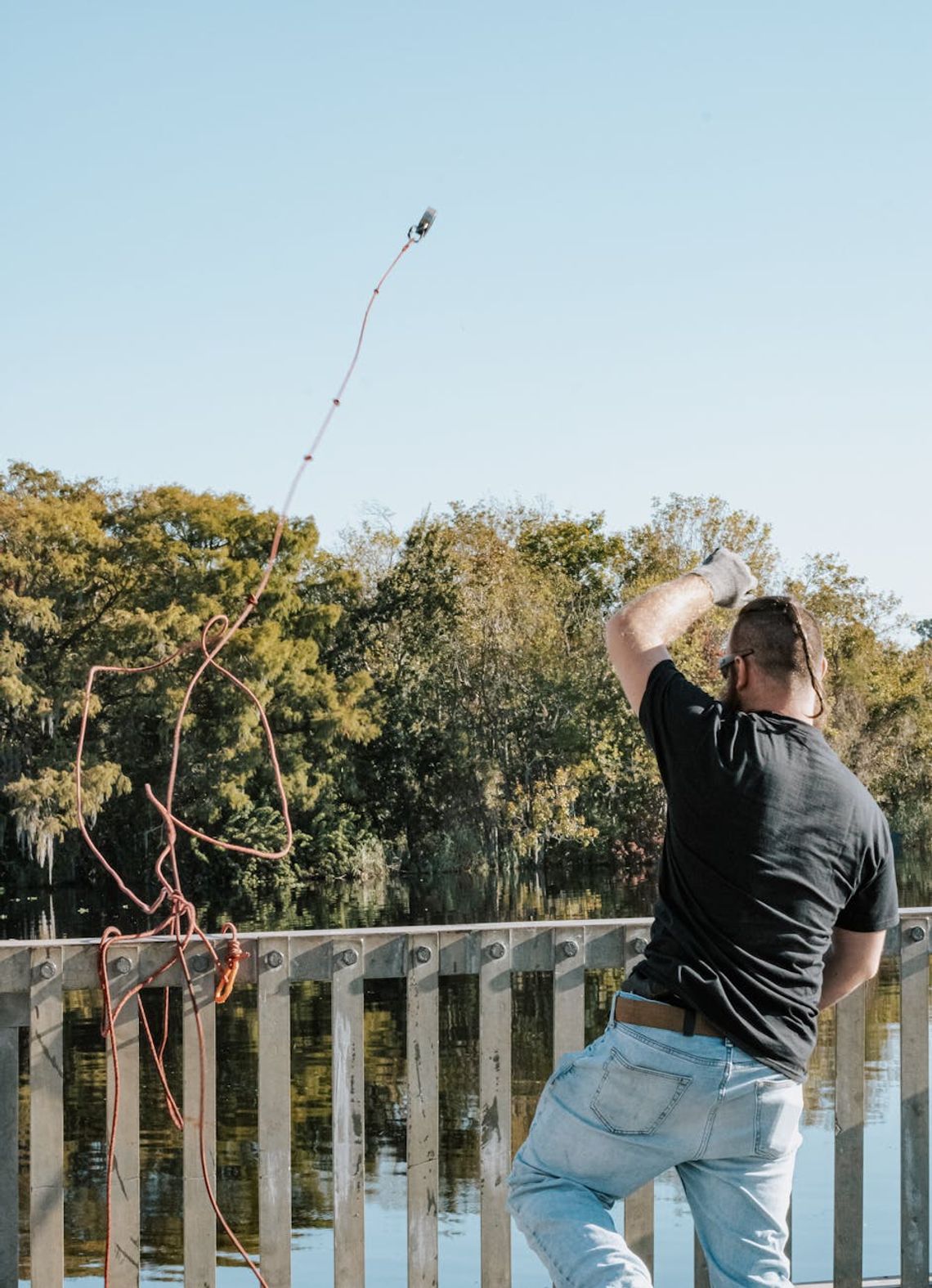 Magnet fishing – na czym polega poszukiwanie przedmiotów z magnesem neodymowym?