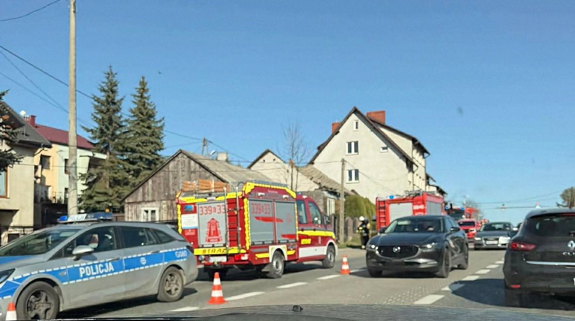 Makabryczne odkrycie w Przegini. Ciało 53-latka w pustostanie, osiem osób zatrzymanych