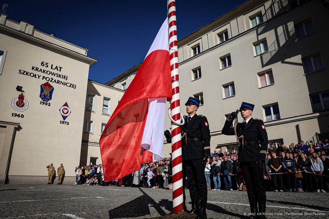 Mamy nowych strażaków w Małopolsce, złożyli uroczyste ślubowanie w Krakowie! Przed nimi odpowiedzialna służba i ratowanie ludzkiego życia