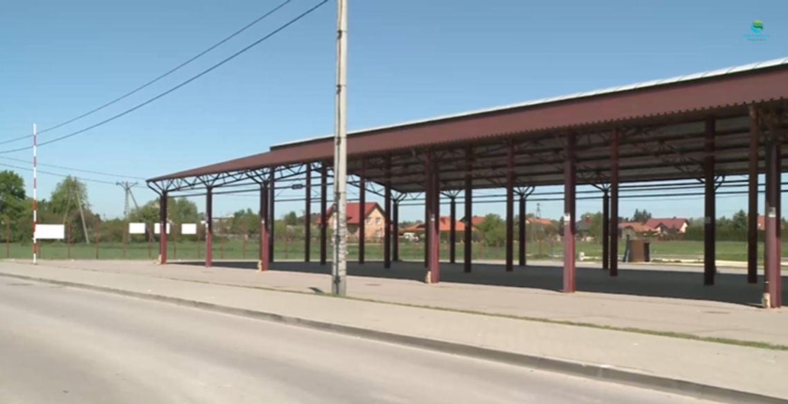 Mężczyzna na targu w Szczucinie zgubił samochód. Pomogli policjanci z lokalnego komisariatu Mężczyzna na targu w Szczucinie zgubił samochód. Pomogli policjanci z lokalnego komisariatu