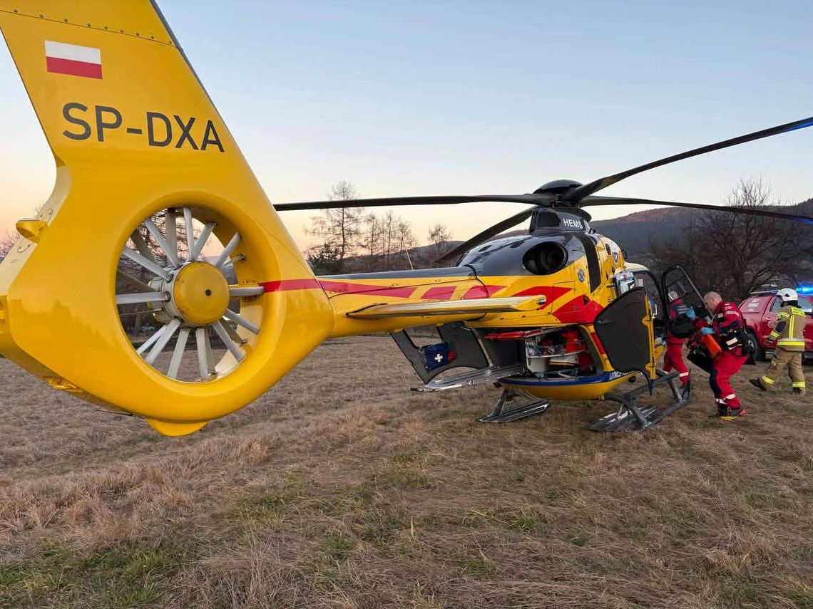 Mężczyzna z poparzeniami trafił do szpitala! Mieszkaniec powiatu limanowskiego chciał ugasić pożar