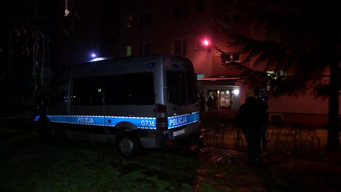 Mężczyzna zaatakowany przez nożownika zmarł w szpitalu w Krakowie. Policja zatrzymała 43-latka