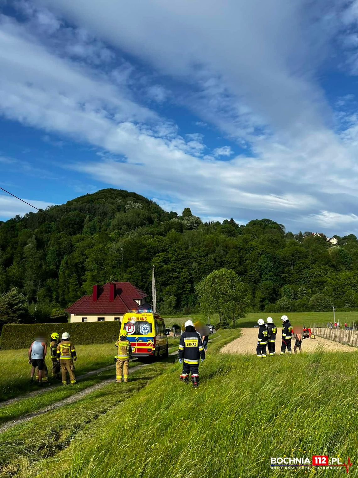 Mężczyznę przejechał traktor, lądował śmigłowiec LPR Mężczyznę przejechał traktor, lądował śmigłowiec LPR