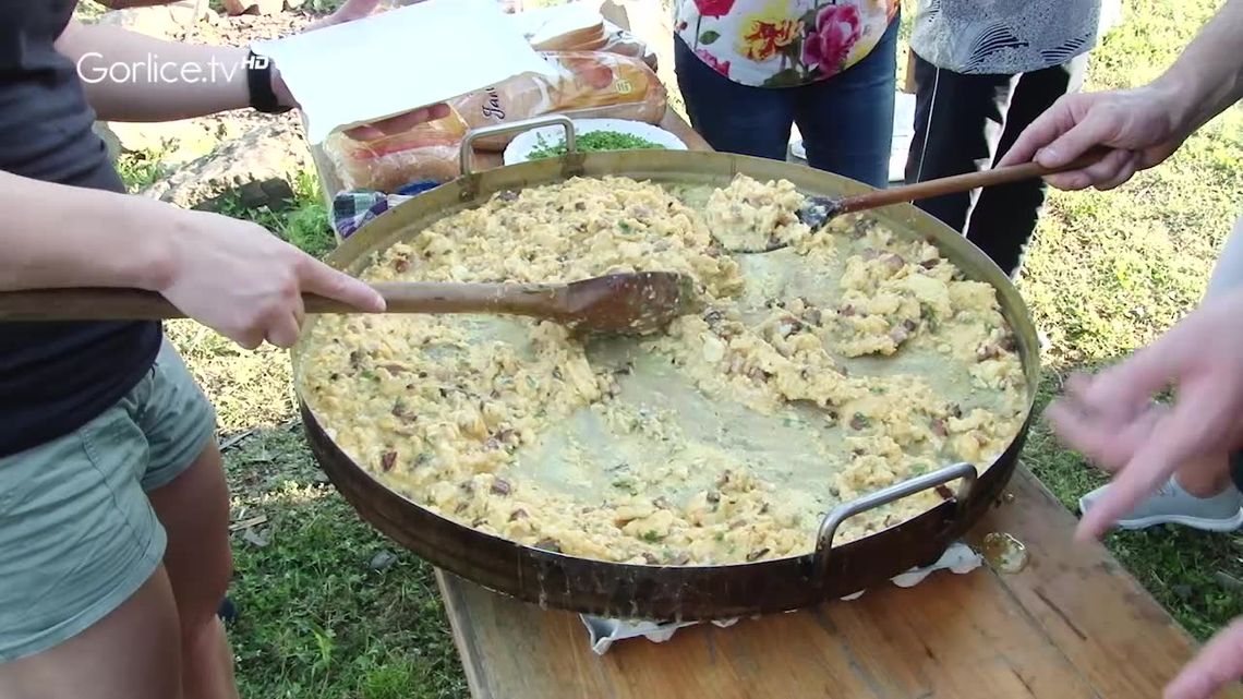 Mieszkańcy gminy Uście Gorlickie smażyli "Jajochę"