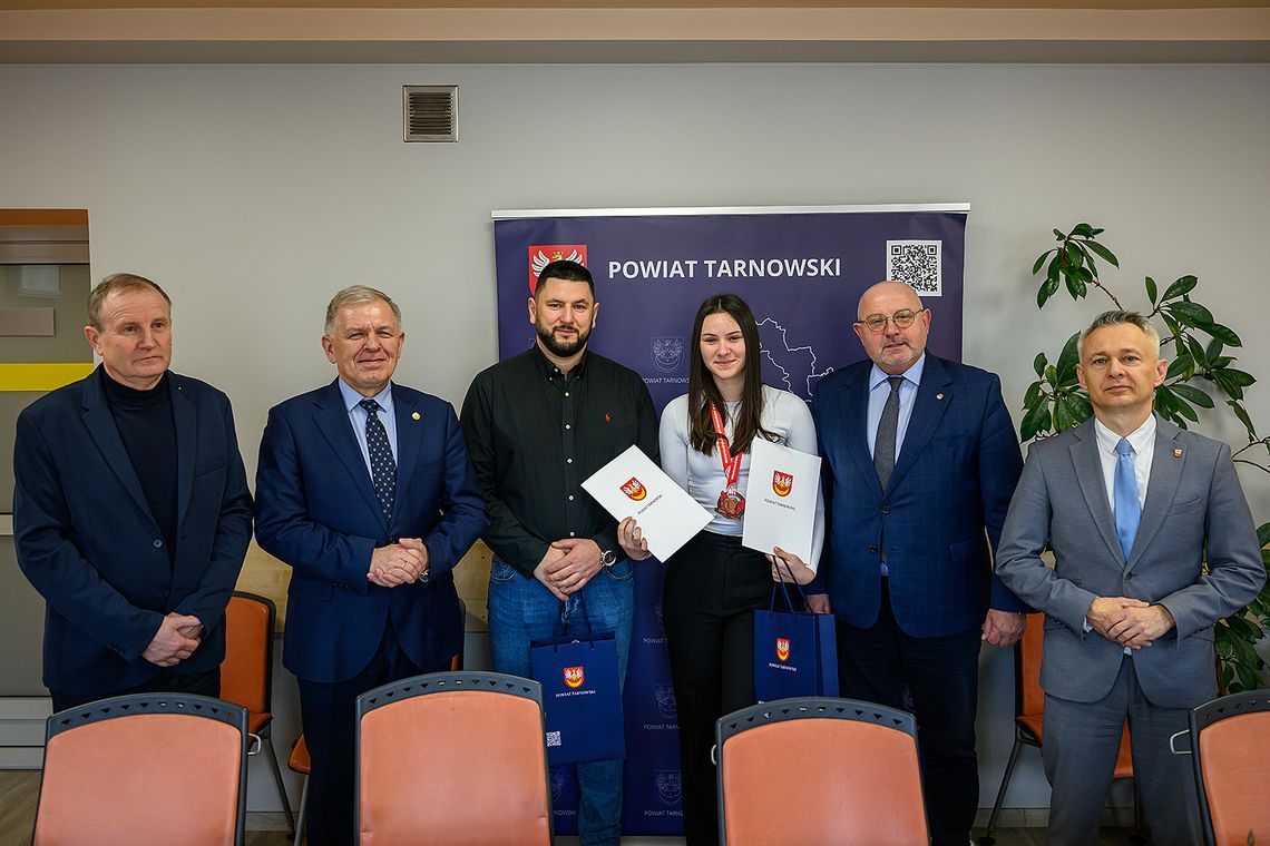 Młoda mistrzyni boksu doceniona na szczeblu powiatowym