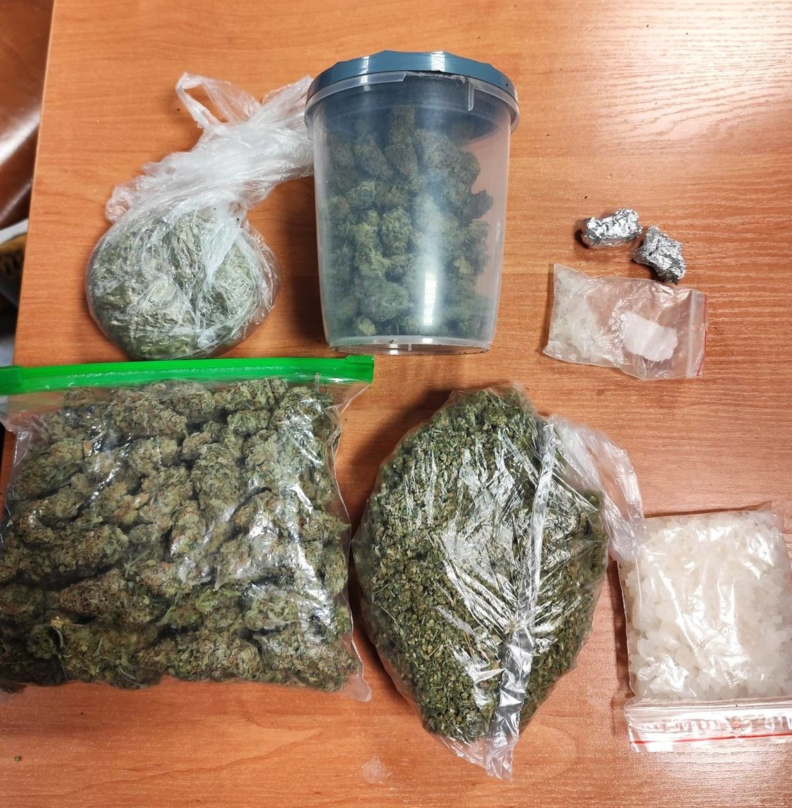 Młody mieszkaniec Nowego Sącza zatrzymany przez policję za posiadanie narkotyków