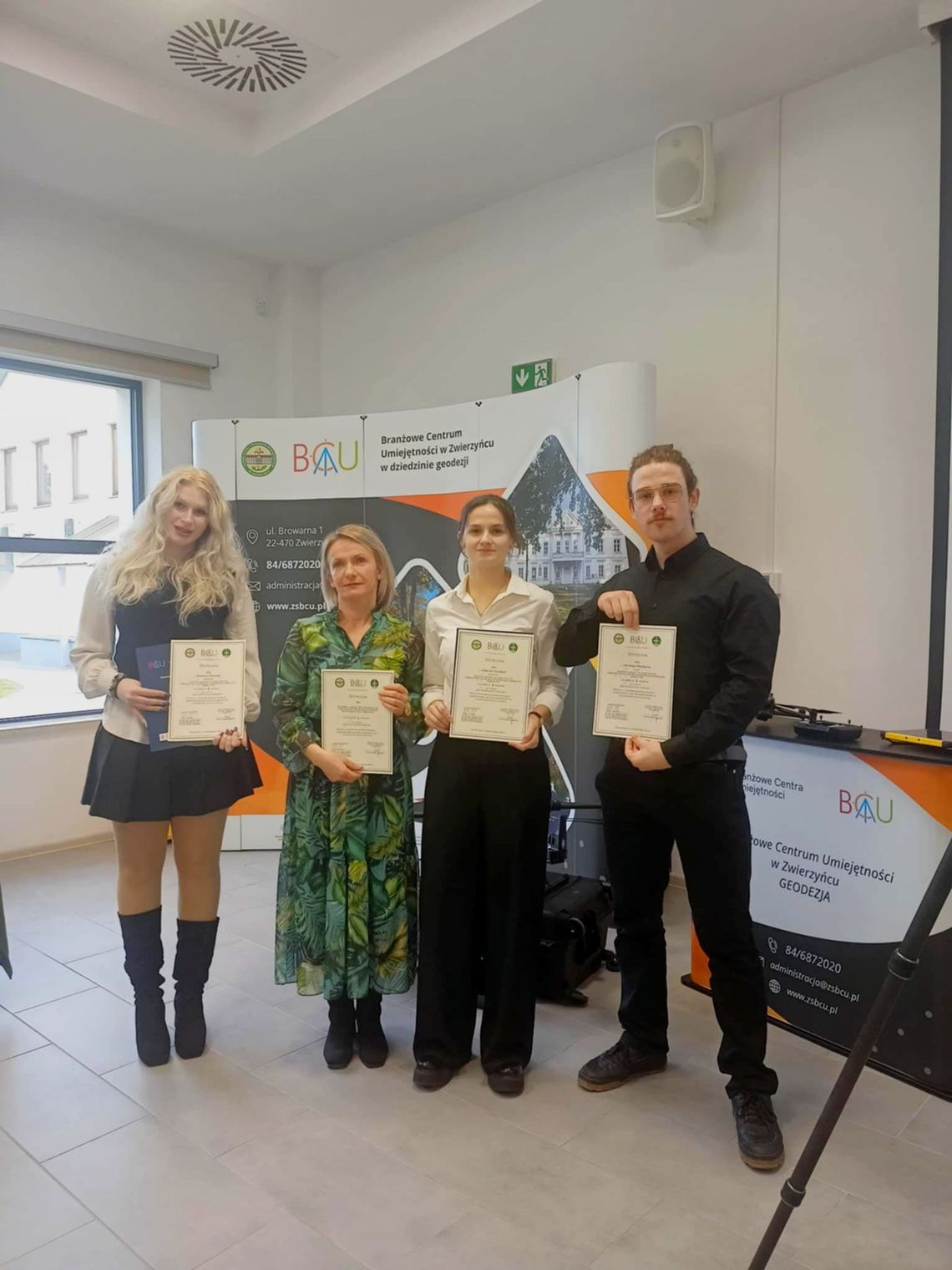 Młodzi geodeci z Brzeska mierzą świat Młodzi geodeci z Brzeska mierzą świat