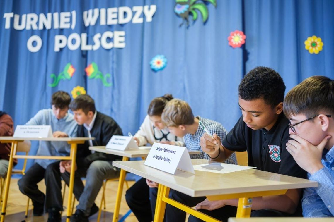 Młodzi Małopolanie zachwycili wiedzą o Polsce. Finał „III Międzyszkolnego Turnieju Wiedzy o Polsce” w Tarnowie