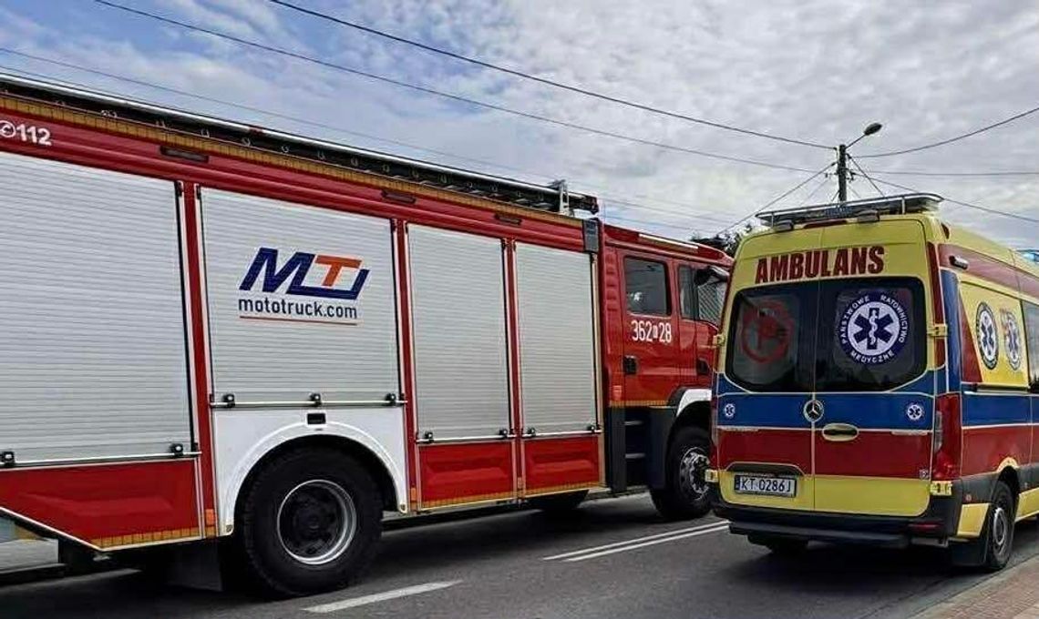 Motocykl uderzył w bariery na zjeździe z A4. Dwie osoby trafiły do szpitala Motocykl uderzył w bariery na zjeździe z A4. Dwie osoby trafiły do szpitala
