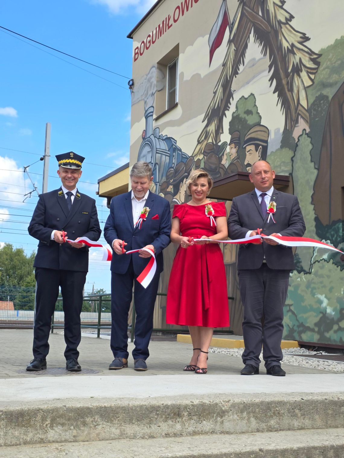 Mural upamiętniający Reymonta i Witosa na dawnym dworcu w Bogumiłowicach