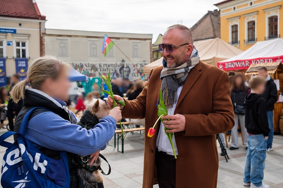 Najpierw nocna prohibicja, potem whisky w klubie! Poseł z Tarnowa Piotr Górnikiewicz bohaterem publikacji „Super Expressu” Najpierw nocna prohibicja, potem whisky w klubie! Poseł z Tarnowa Piotr Górnikiewicz bohaterem publikacji „Super Expressu”