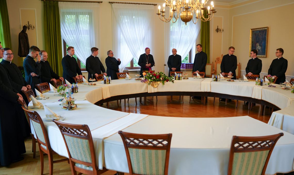 Neoprezbiterzy otrzymali nominacje do swoich pierwszych parafii