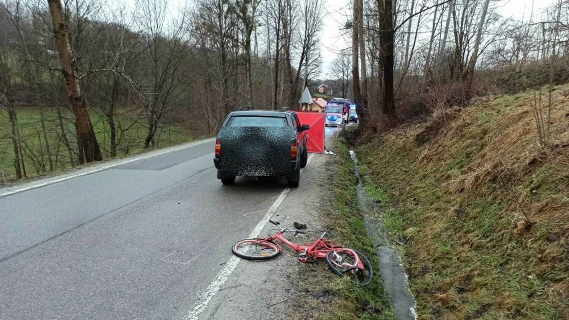 Nie żyje rowerzysta potrącony przez samochód na DW 980 w Rzepienniku Biskupim