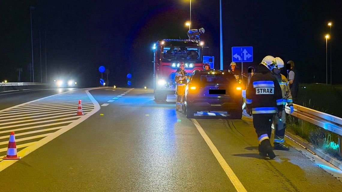 Niebezpieczne zdarzenie pod Tarnowem. Auto z trzema osobami uderzyło w jelenia Niebezpieczne zdarzenie pod Tarnowem. Auto z trzema osobami uderzyło w jelenia