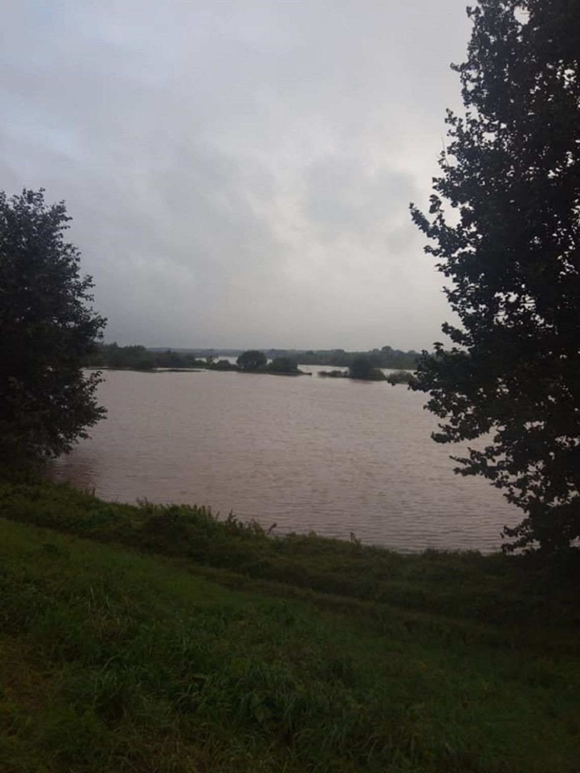 Niepokojąca sytuacja powodziowa na Wiśle. W Karsach przekroczony został stan ostrzegawczy o 46 cm