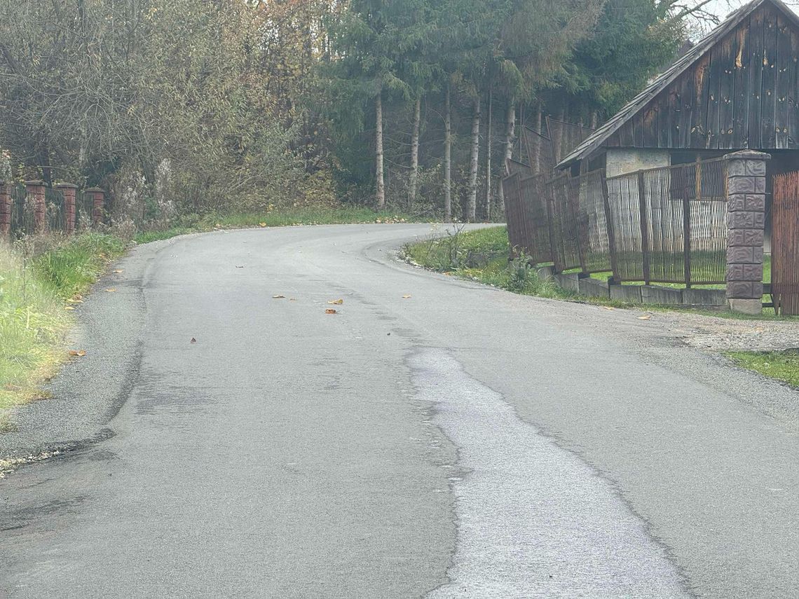 Nieprzytomny mężczyzna leżał na jezdni w Rzepienniku Strzyżewskim