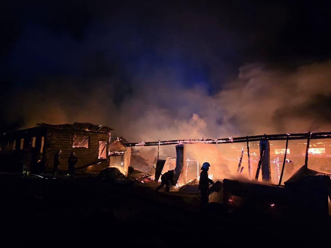 Nocny pożar w Lipnicy Dolnej. Zginęła część bydła, dom udało się uratować Nocny pożar w Lipnicy Dolnej. Zginęła część bydła, dom udało się uratować